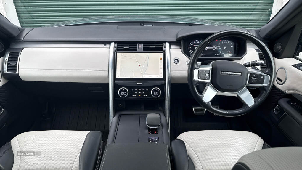 May 2021 Land Rover Discovery 3.0 D300 R-Dynamic SE 5dr Auto