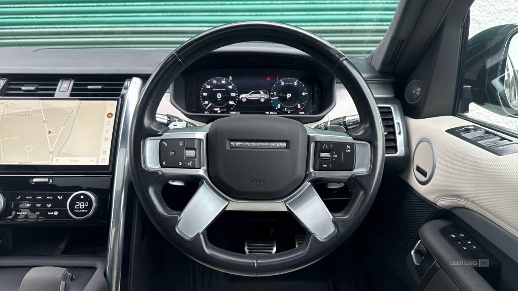 May 2021 Land Rover Discovery 3.0 D300 R-Dynamic SE 5dr Auto