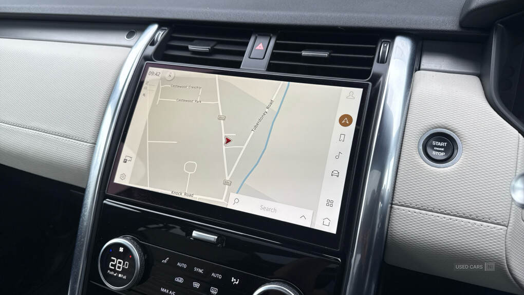 May 2021 Land Rover Discovery 3.0 D300 R-Dynamic SE 5dr Auto