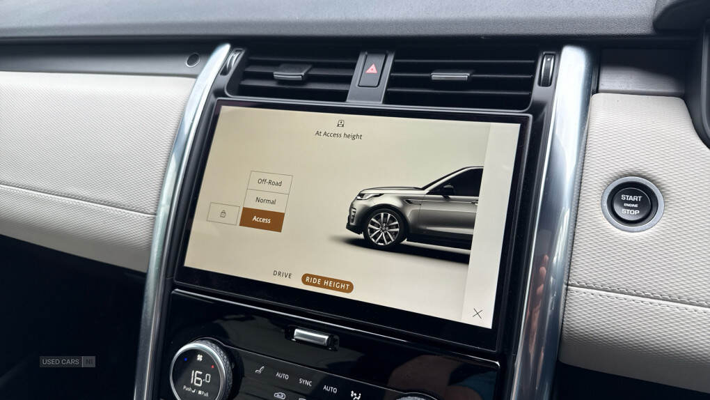 May 2021 Land Rover Discovery 3.0 D300 R-Dynamic SE 5dr Auto