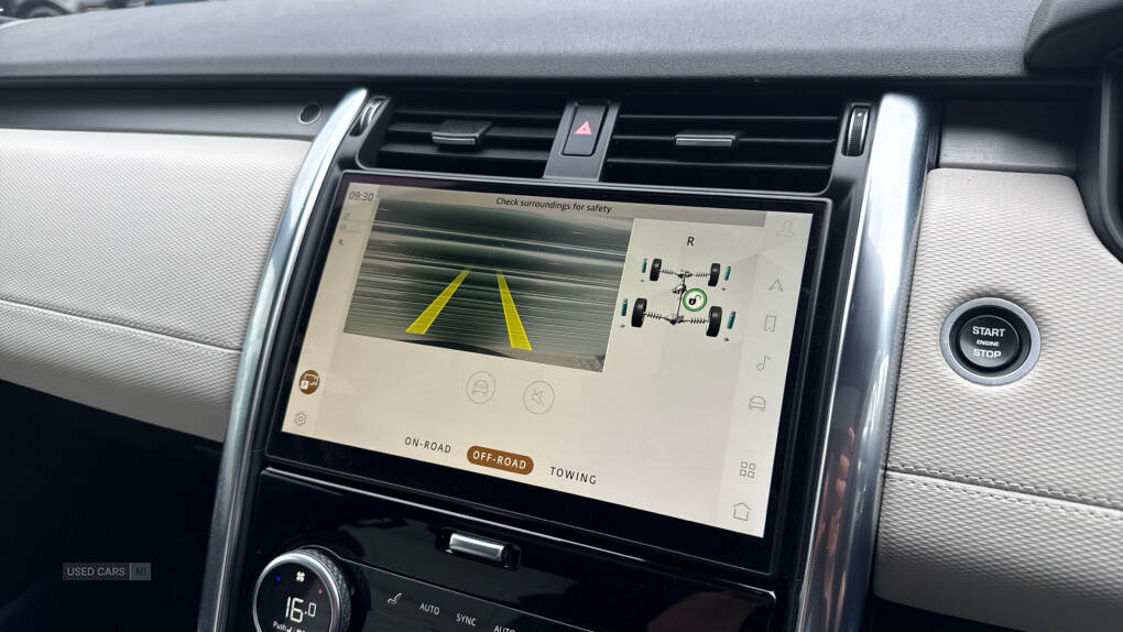 May 2021 Land Rover Discovery 3.0 D300 R-Dynamic SE 5dr Auto