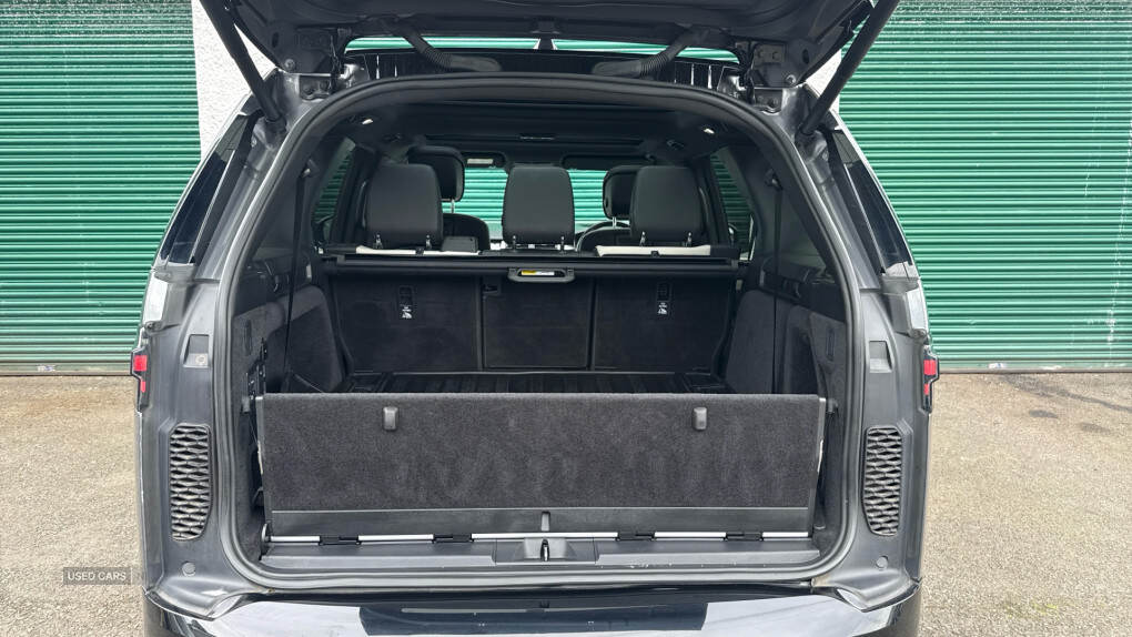 May 2021 Land Rover Discovery 3.0 D300 R-Dynamic SE 5dr Auto
