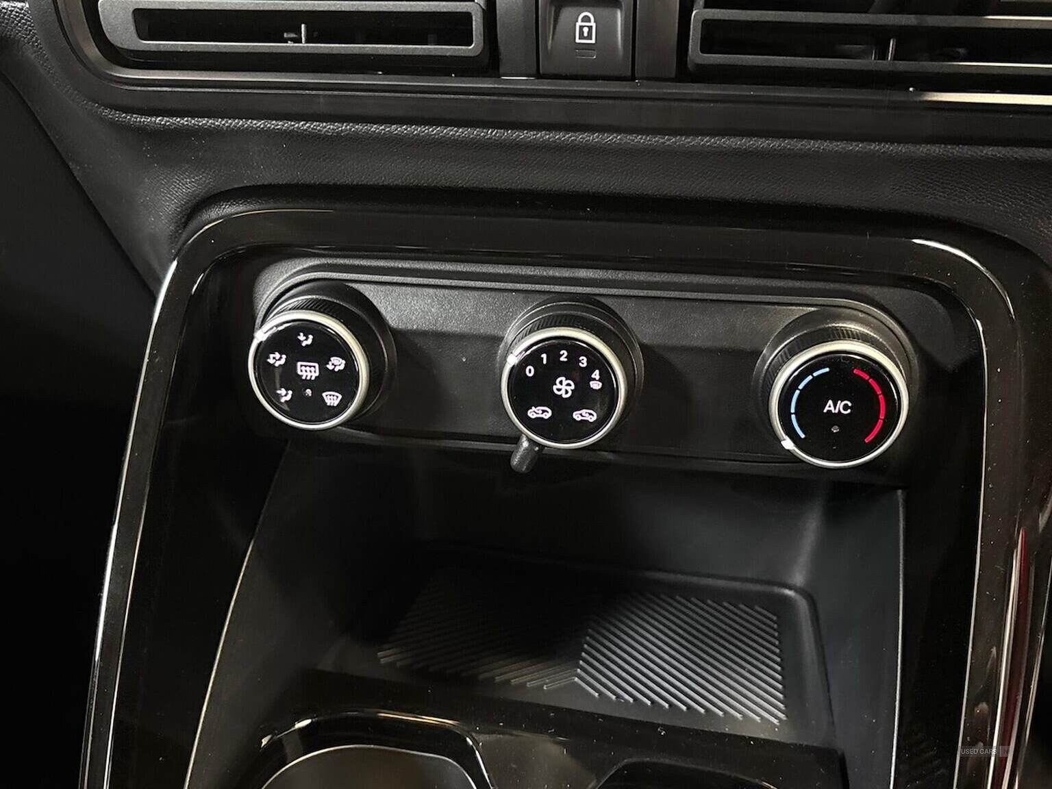  2025 Citroen C3 83Kw Plus 44Kwh 5Dr Auto