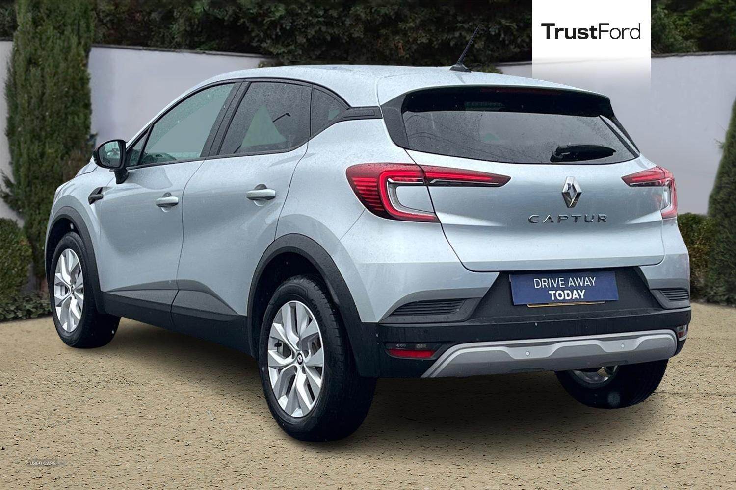 Feb 2022 Renault Captur 1.3 TCE 140 Iconic 5dr EDC