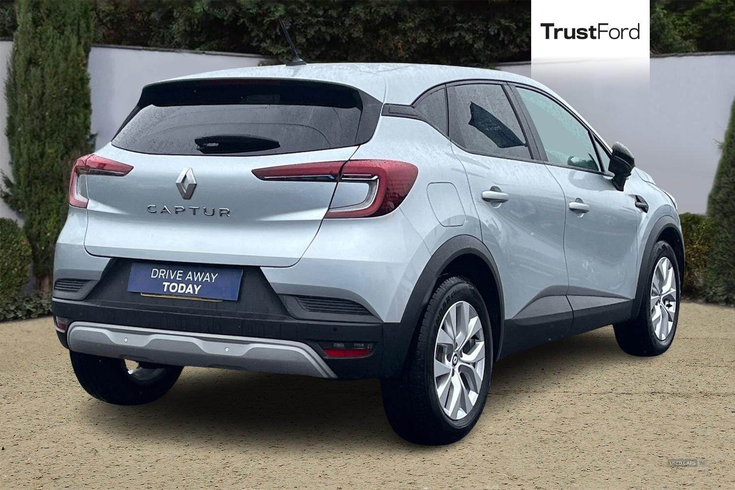 Feb 2022 Renault Captur 1.3 TCE 140 Iconic 5dr EDC