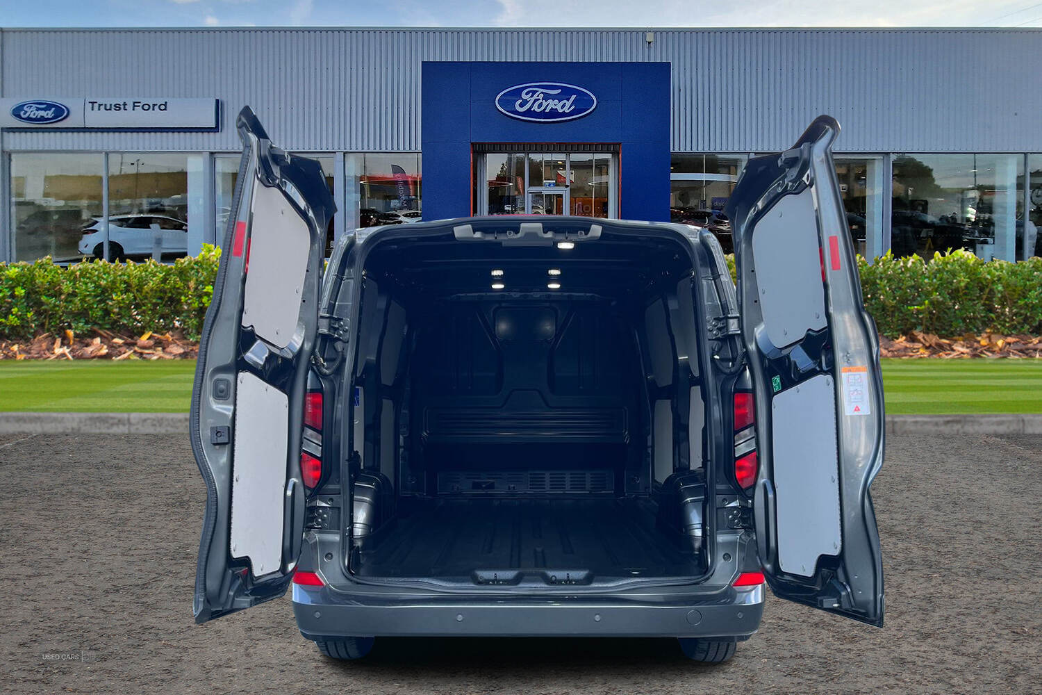 Oct 2024 Ford Transit Custom 2.0 EcoBlue 136ps H1 Van Limited Auto