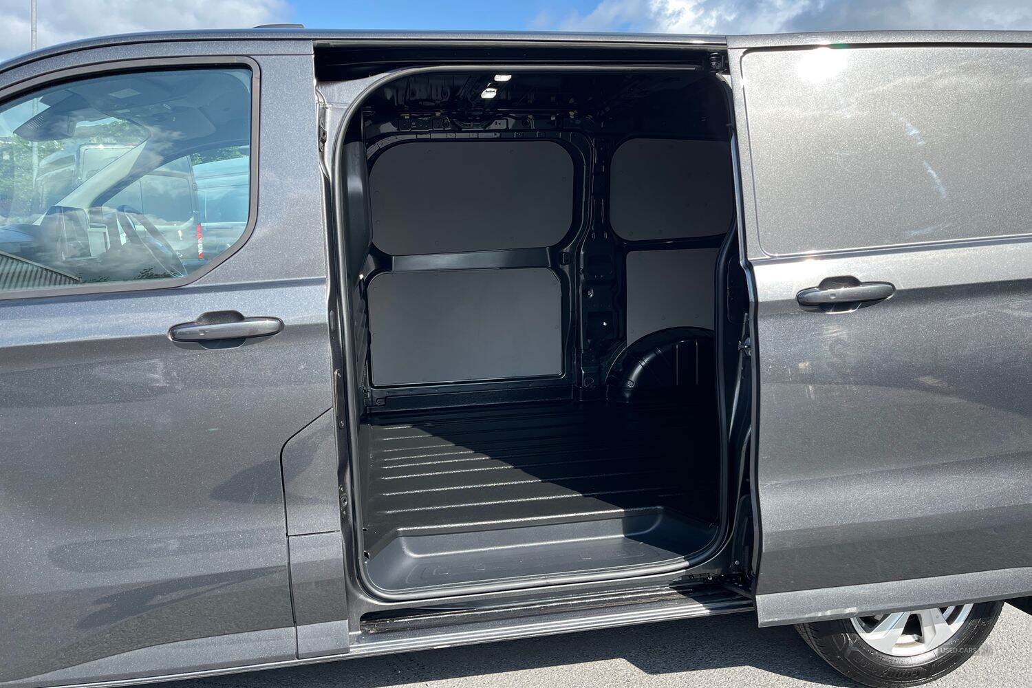Oct 2024 Ford Transit Custom 2.0 EcoBlue 136ps H1 Van Limited Auto