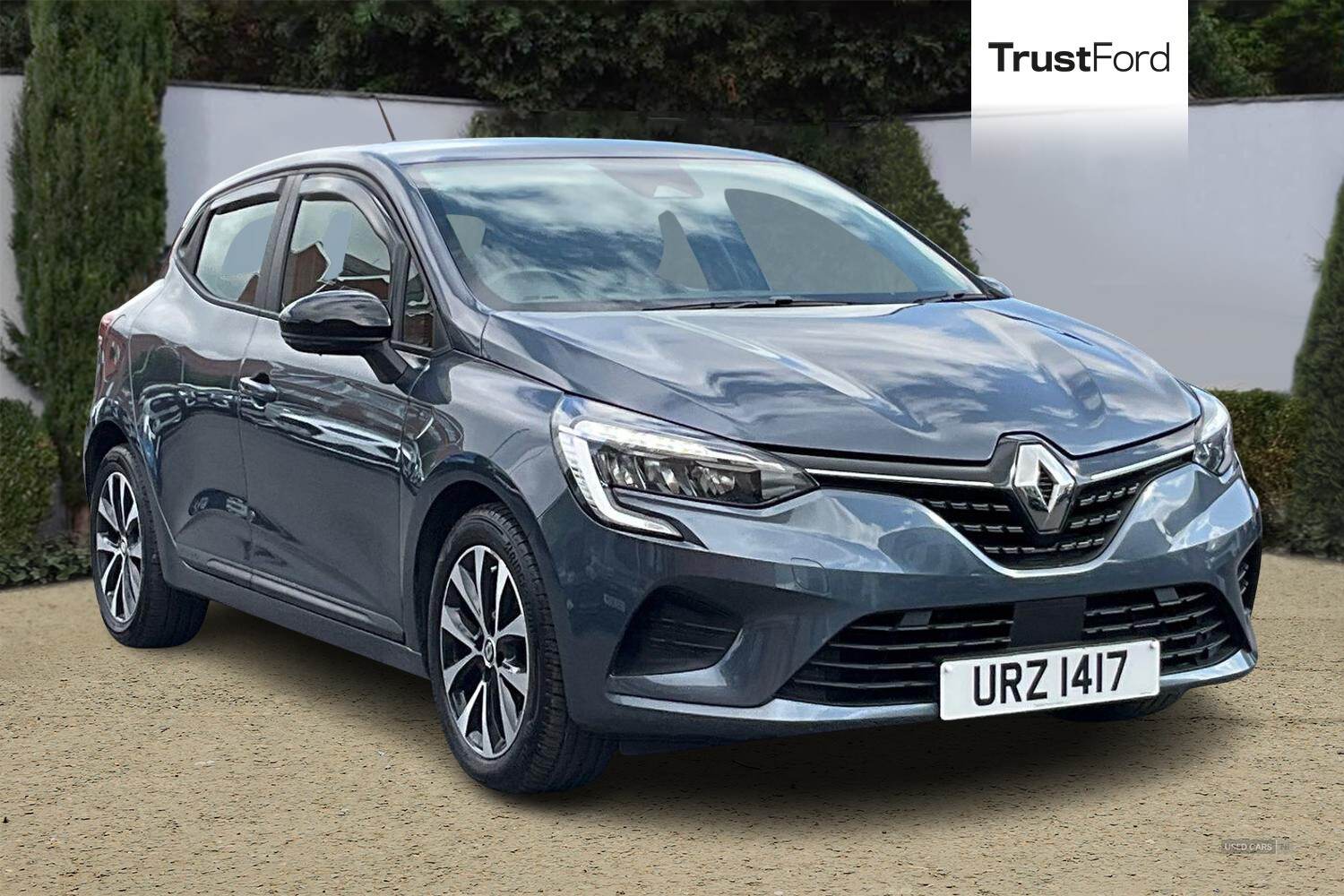 Sep 2022 Renault Clio 1.6 E-TECH full hybrid 145 Evolution 5dr Auto