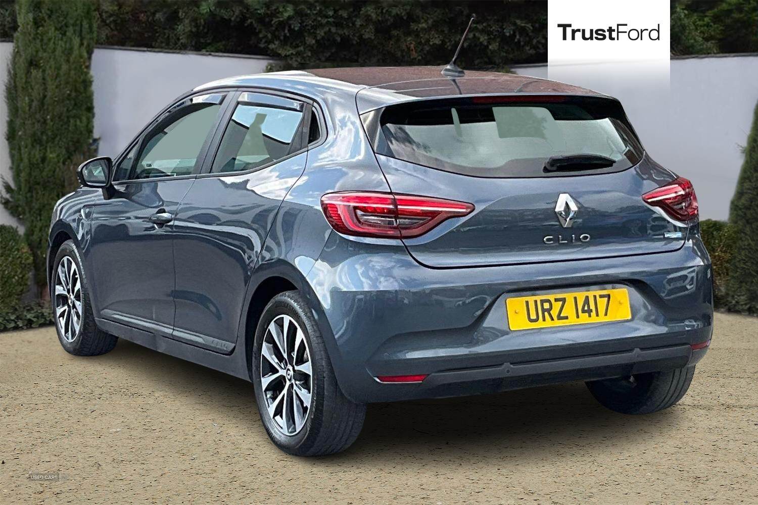 Sep 2022 Renault Clio 1.6 E-TECH full hybrid 145 Evolution 5dr Auto