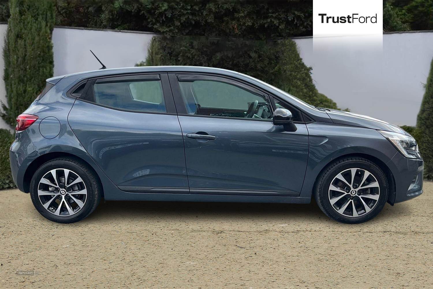 Sep 2022 Renault Clio 1.6 E-TECH full hybrid 145 Evolution 5dr Auto