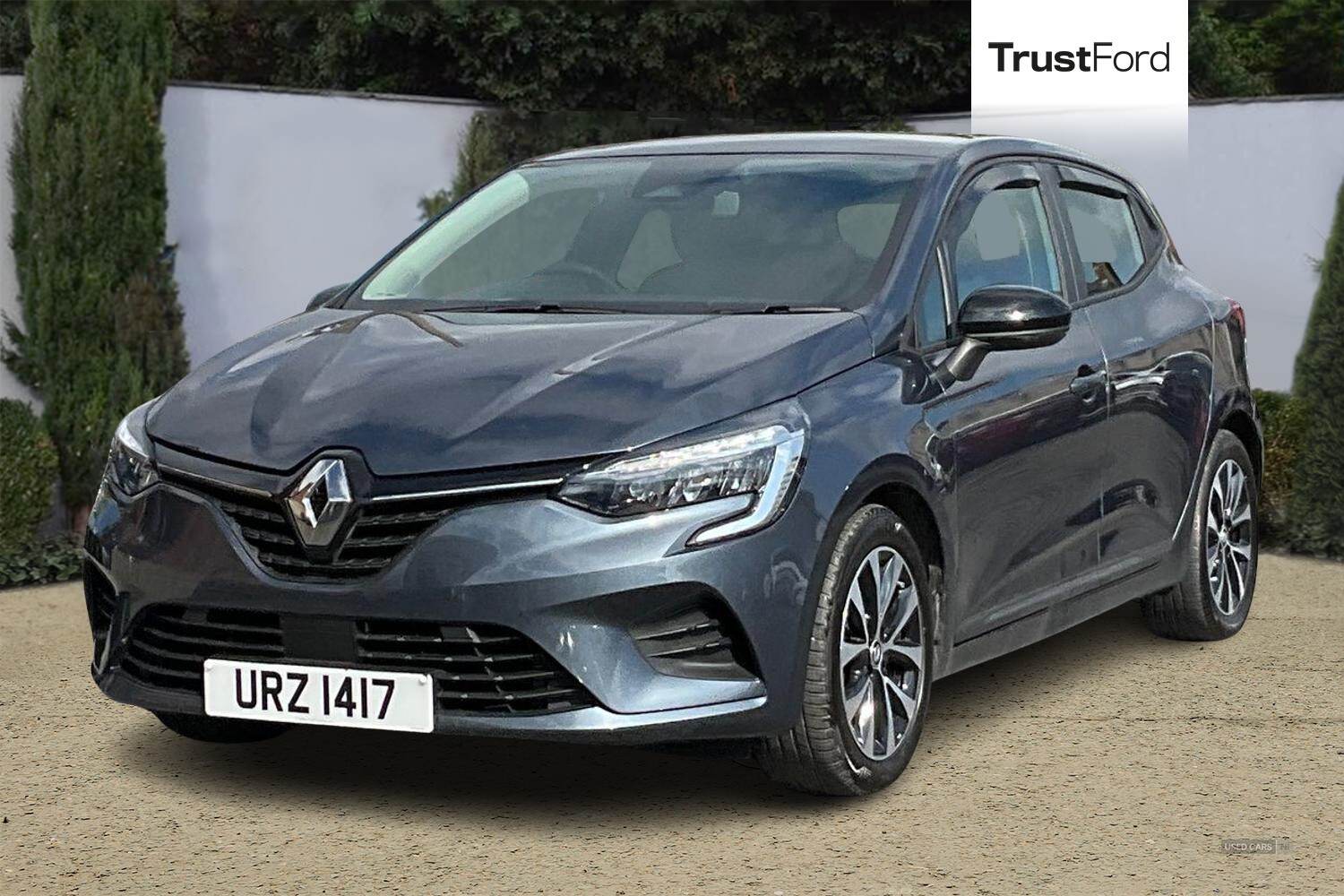 Sep 2022 Renault Clio 1.6 E-TECH full hybrid 145 Evolution 5dr Auto