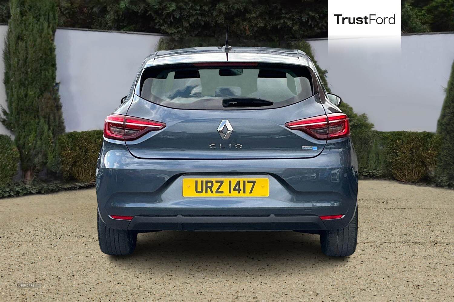 Sep 2022 Renault Clio 1.6 E-TECH full hybrid 145 Evolution 5dr Auto
