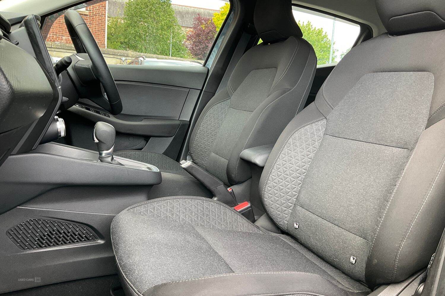 Sep 2022 Renault Clio 1.6 E-TECH full hybrid 145 Evolution 5dr Auto
