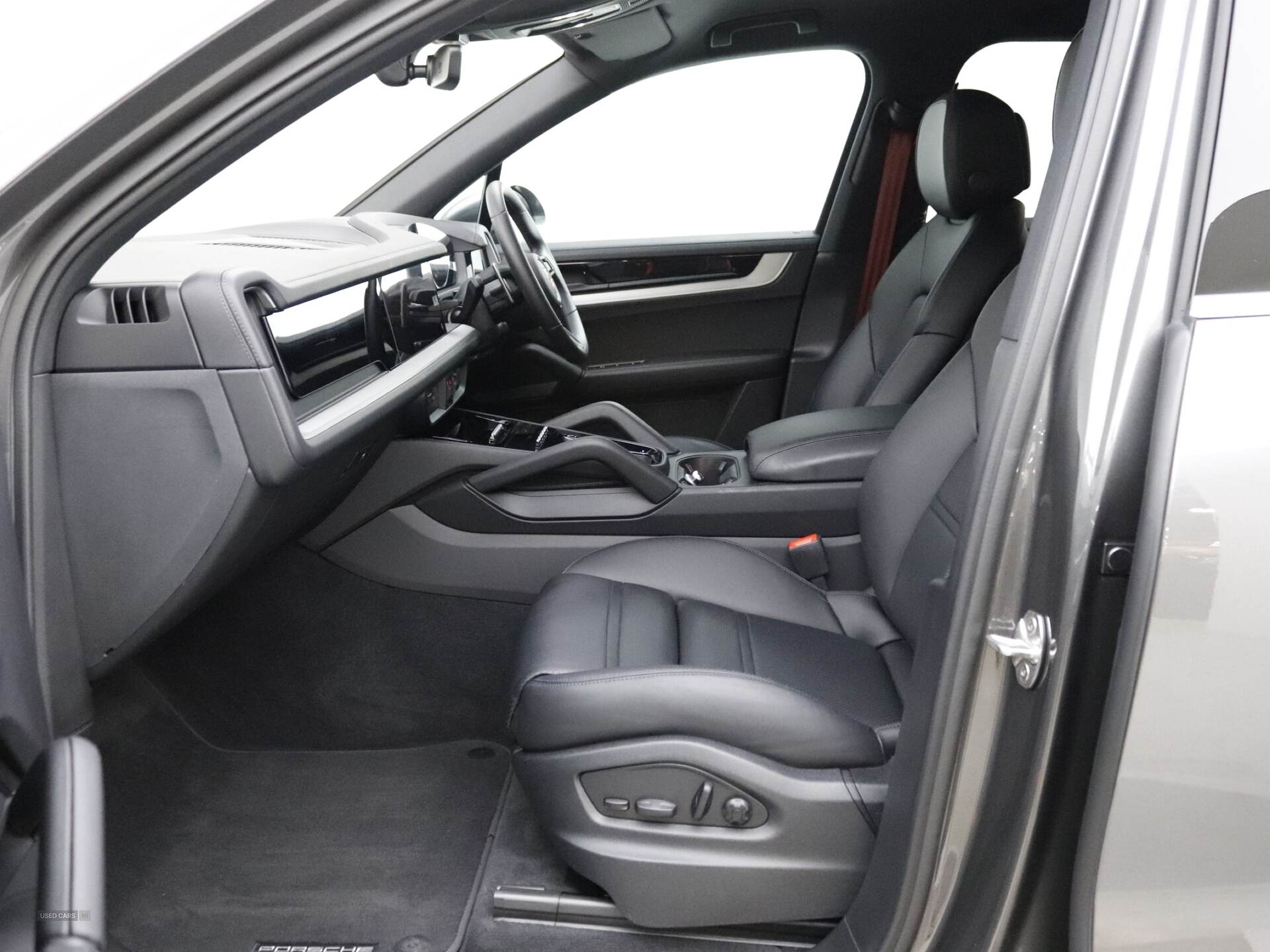 Dec 2023 Porsche Cayenne 5dr Tiptronic S