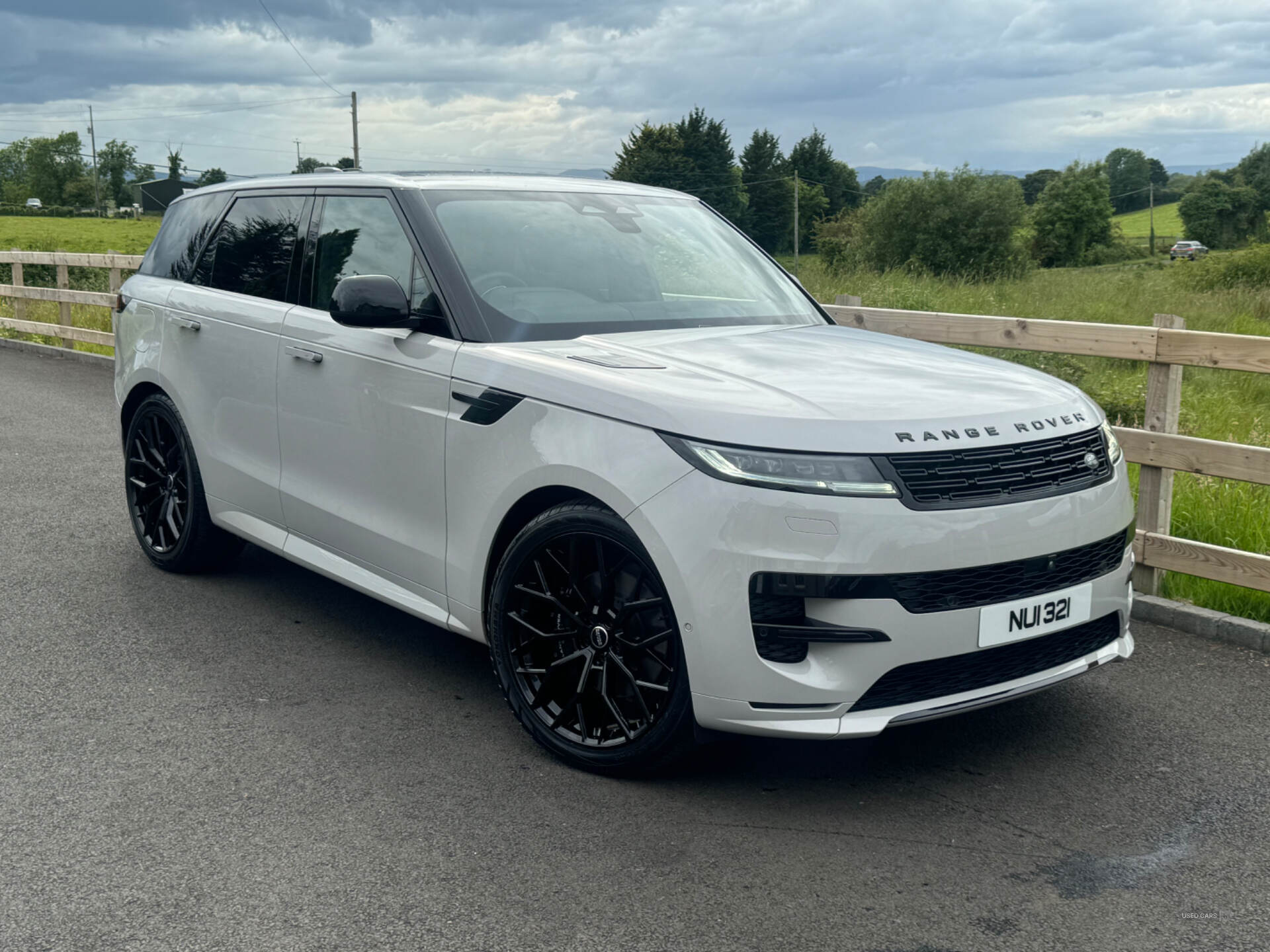 Apr 2023 Land Rover Range Rover Sport 3.0 D300 Dynamic SE 5dr Auto
