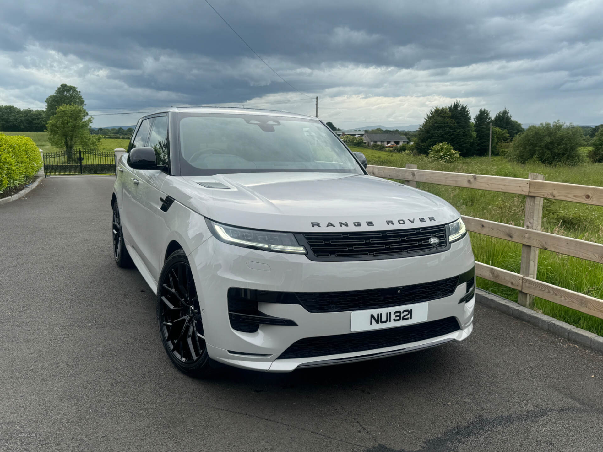 Apr 2023 Land Rover Range Rover Sport 3.0 D300 Dynamic SE 5dr Auto
