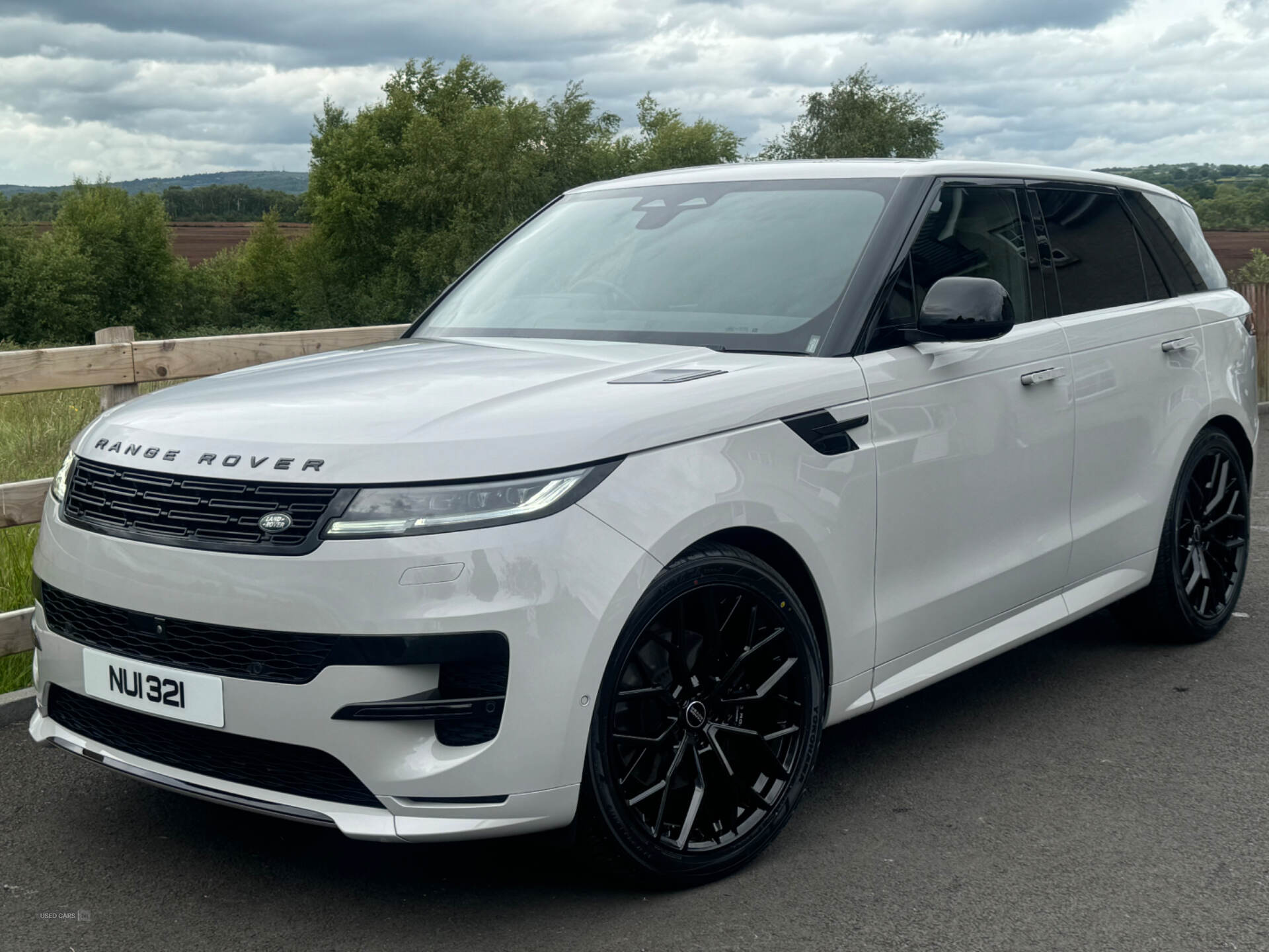 Apr 2023 Land Rover Range Rover Sport 3.0 D300 Dynamic SE 5dr Auto