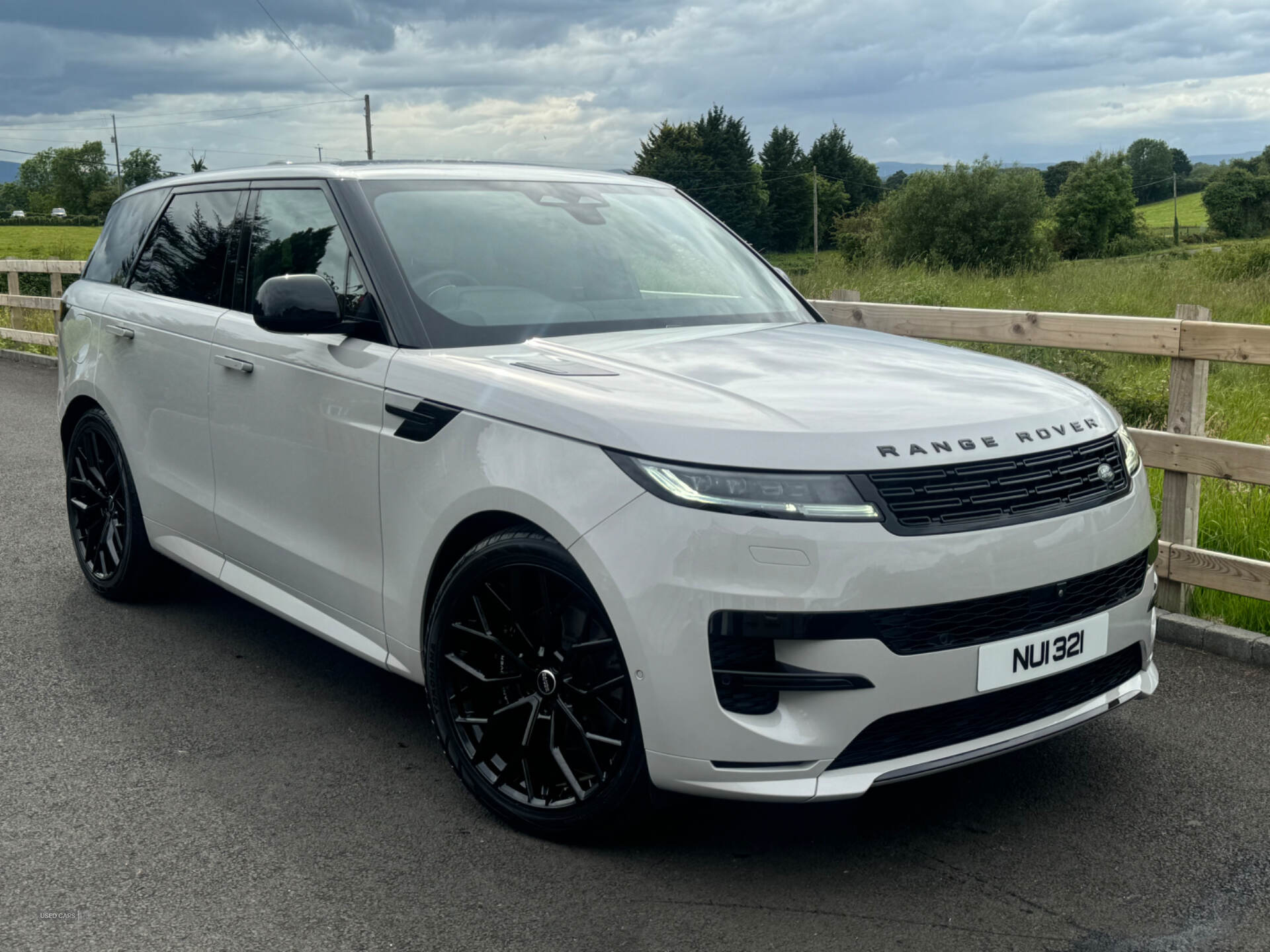 Apr 2023 Land Rover Range Rover Sport 3.0 D300 Dynamic SE 5dr Auto
