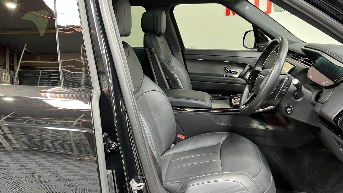 Jan 2023 Land Rover Range Rover Sport 3.0 D300 Dynamic SE 5dr Auto