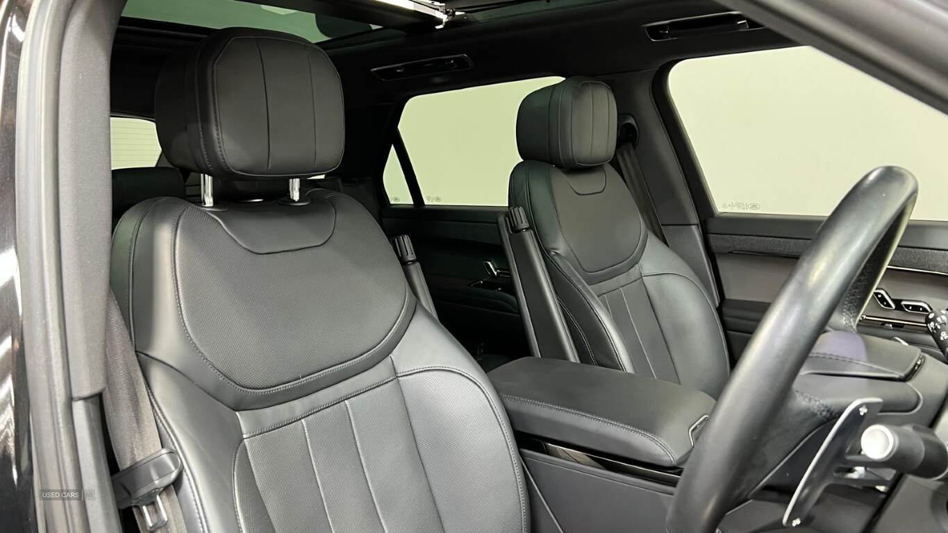 Jan 2023 Land Rover Range Rover Sport 3.0 D300 Dynamic SE 5dr Auto