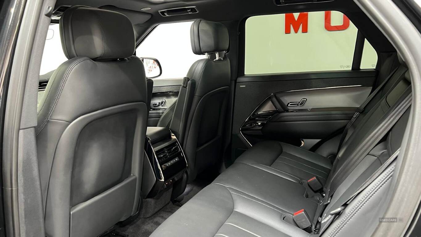 Jan 2023 Land Rover Range Rover Sport 3.0 D300 Dynamic SE 5dr Auto