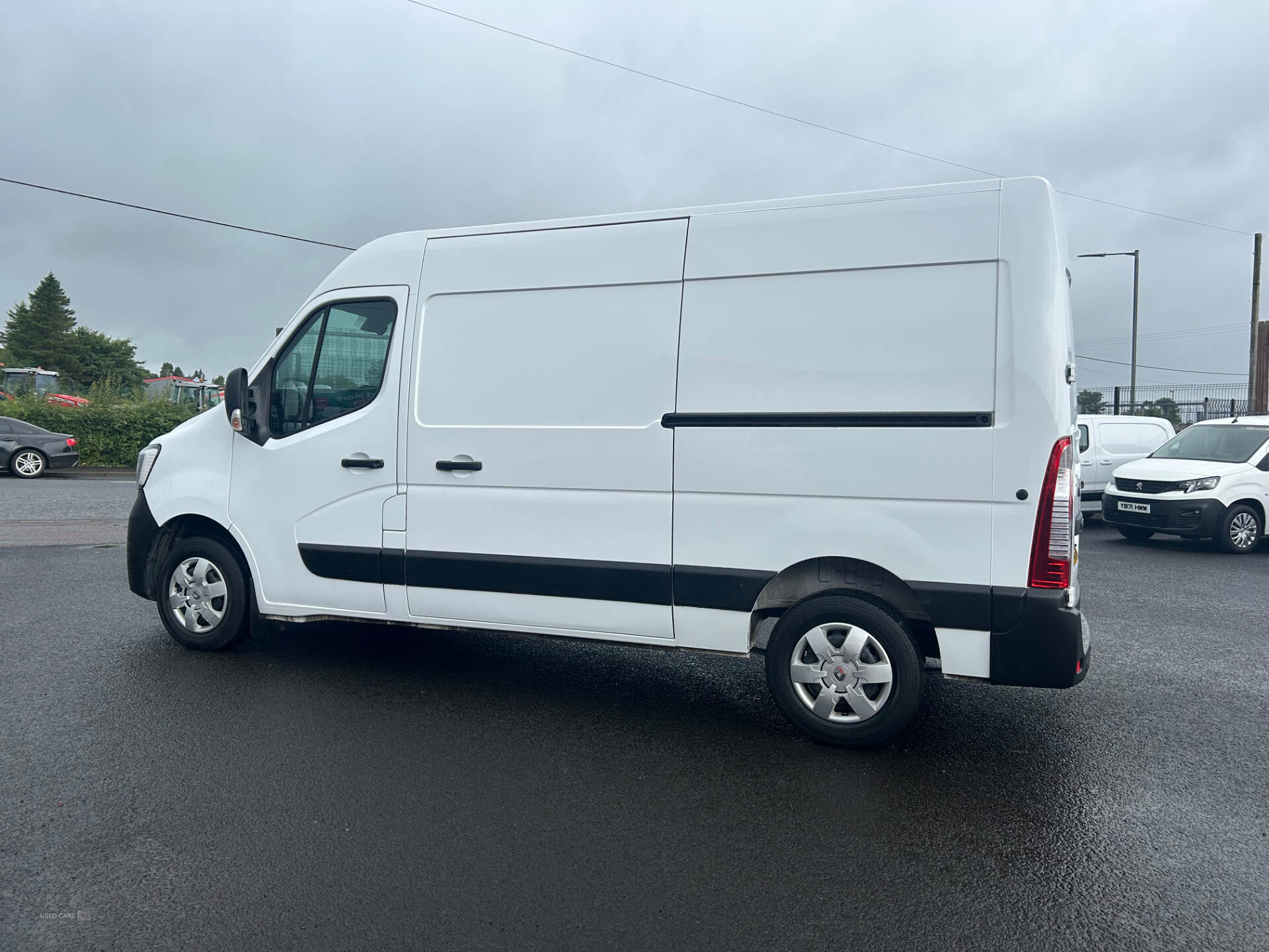 Renault Master MWB DIESEL FWD in Antrim