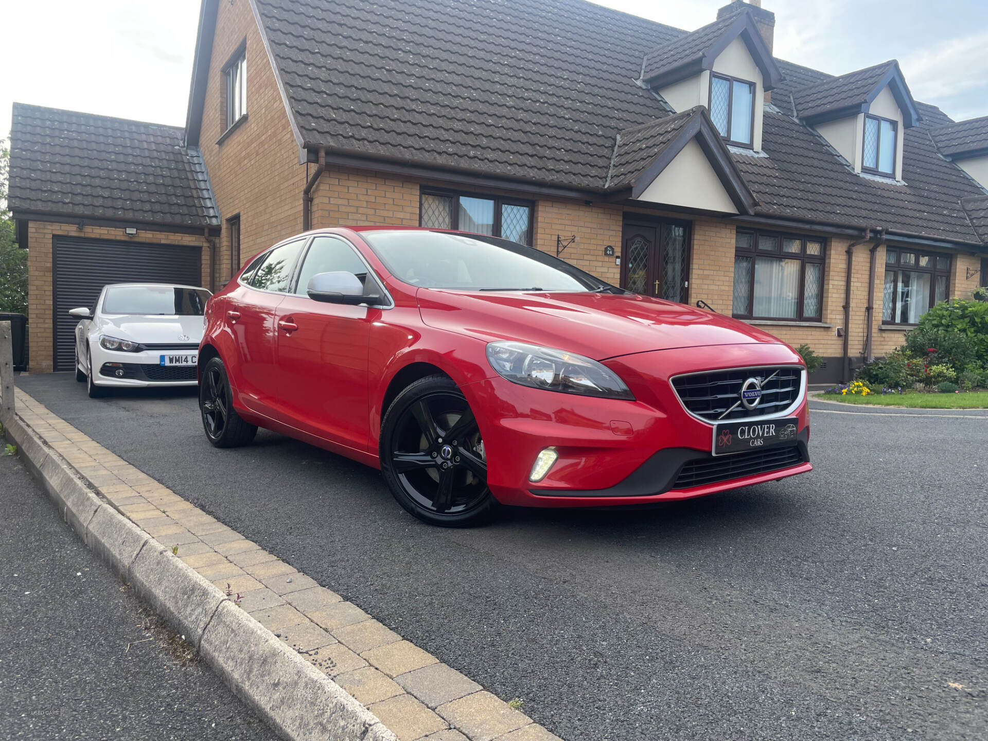 Oct 2015 Volvo V40 D2 [120] R DESIGN 5dr