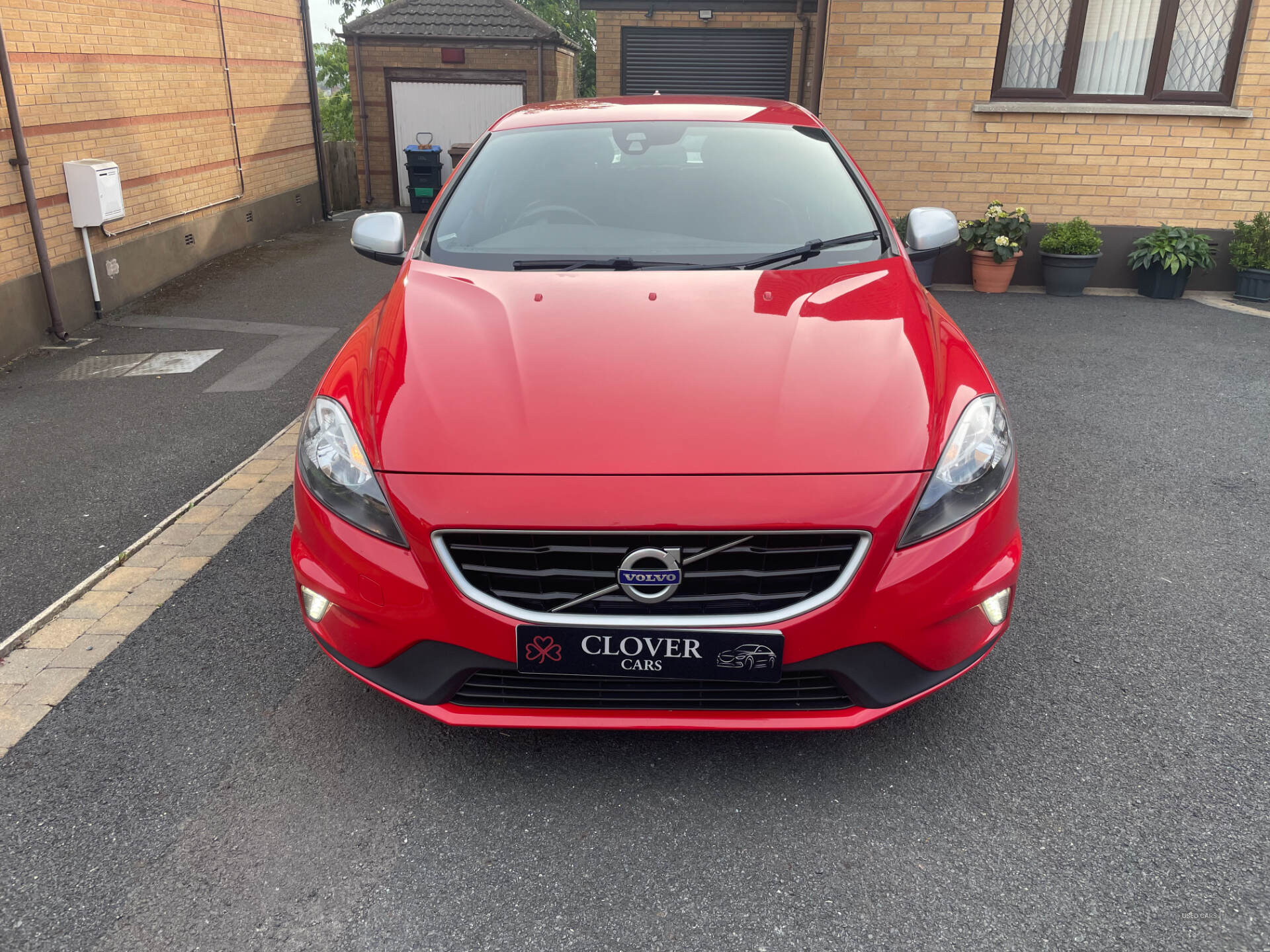 Oct 2015 Volvo V40 D2 [120] R DESIGN 5dr