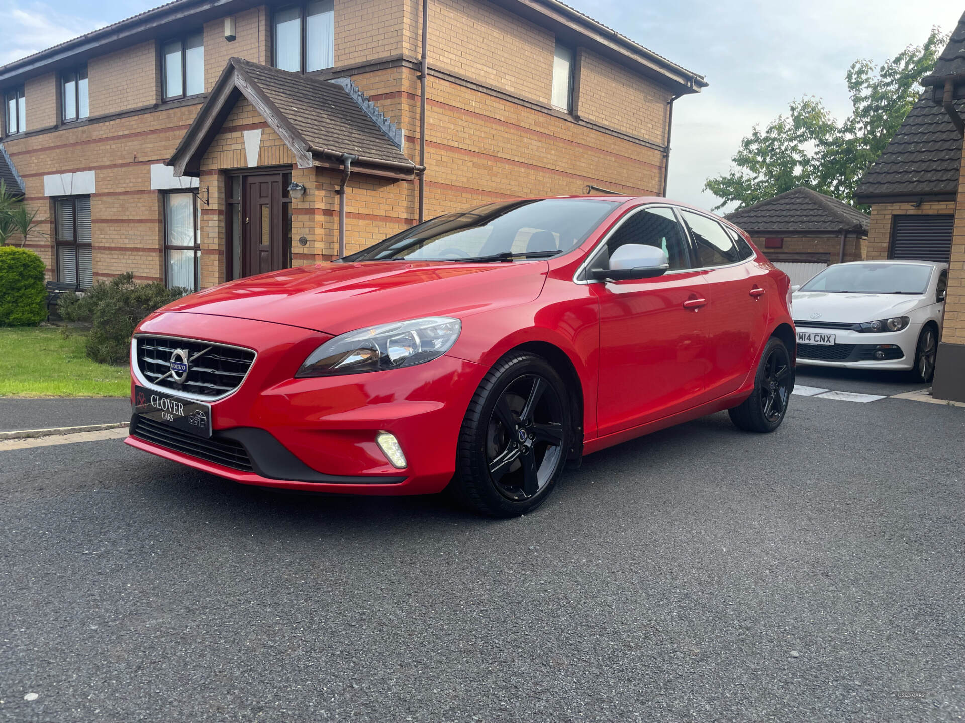 Oct 2015 Volvo V40 D2 [120] R DESIGN 5dr