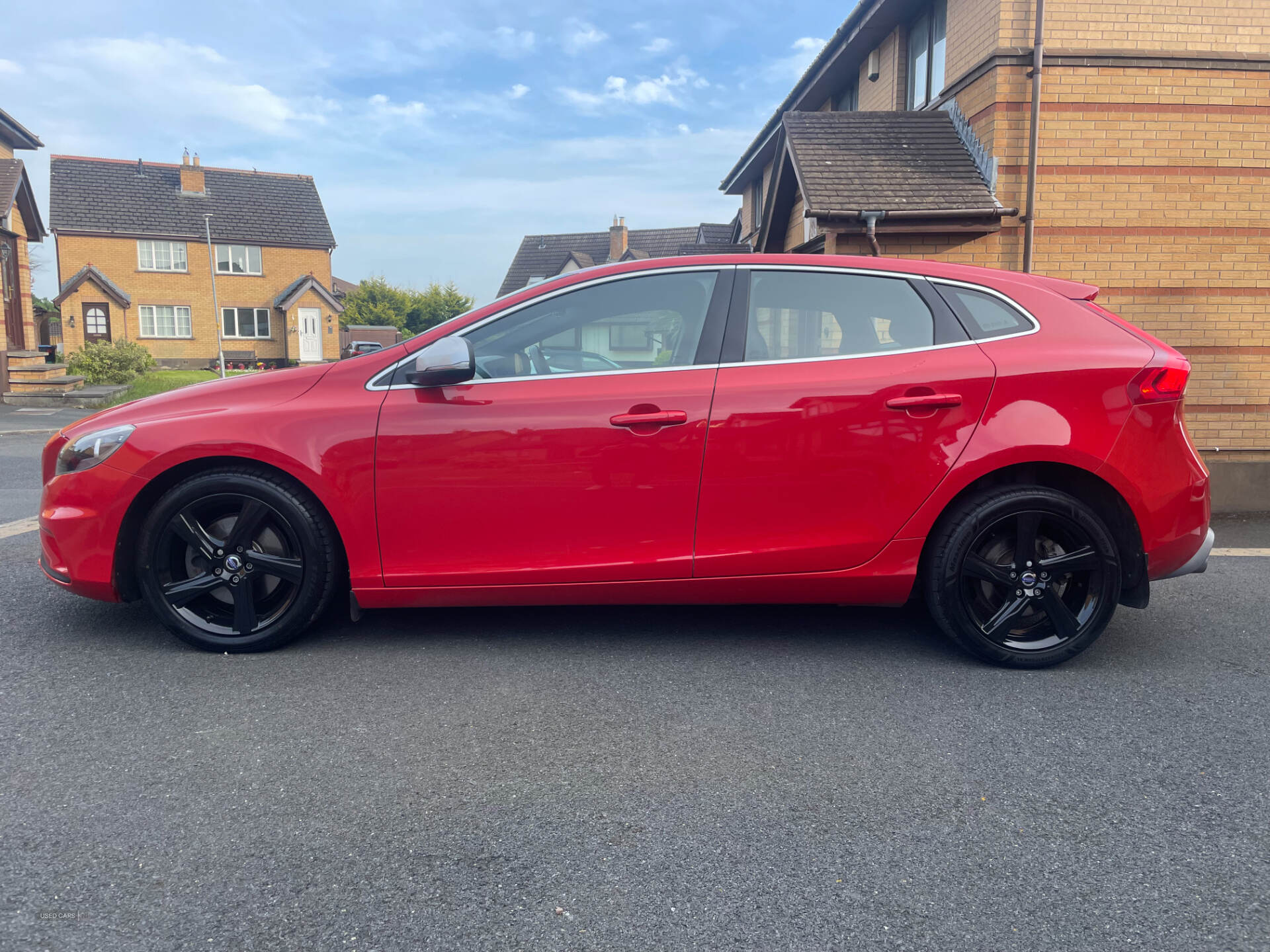 Oct 2015 Volvo V40 D2 [120] R DESIGN 5dr