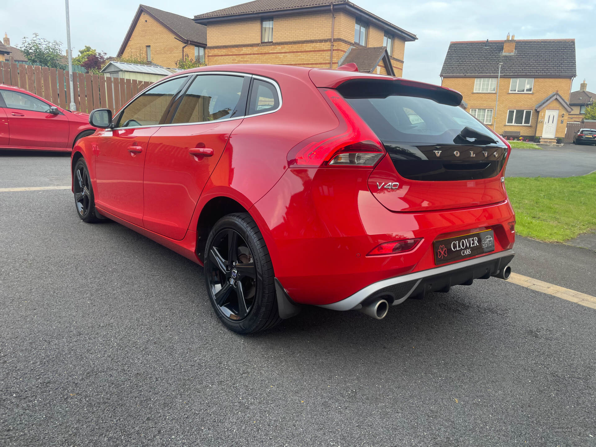 Oct 2015 Volvo V40 D2 [120] R DESIGN 5dr