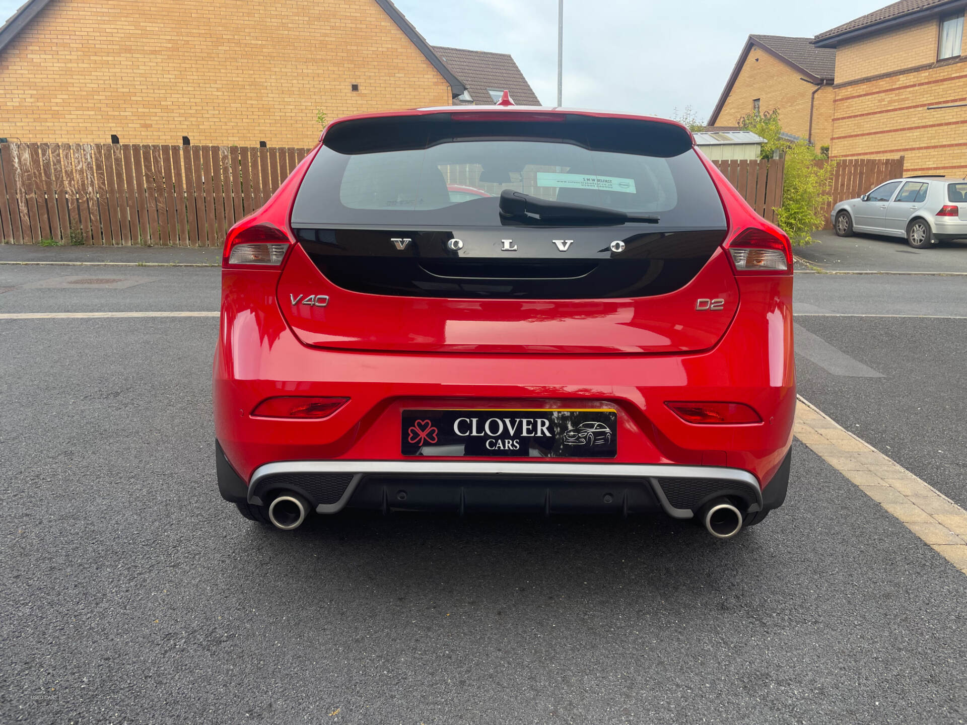 Oct 2015 Volvo V40 D2 [120] R DESIGN 5dr