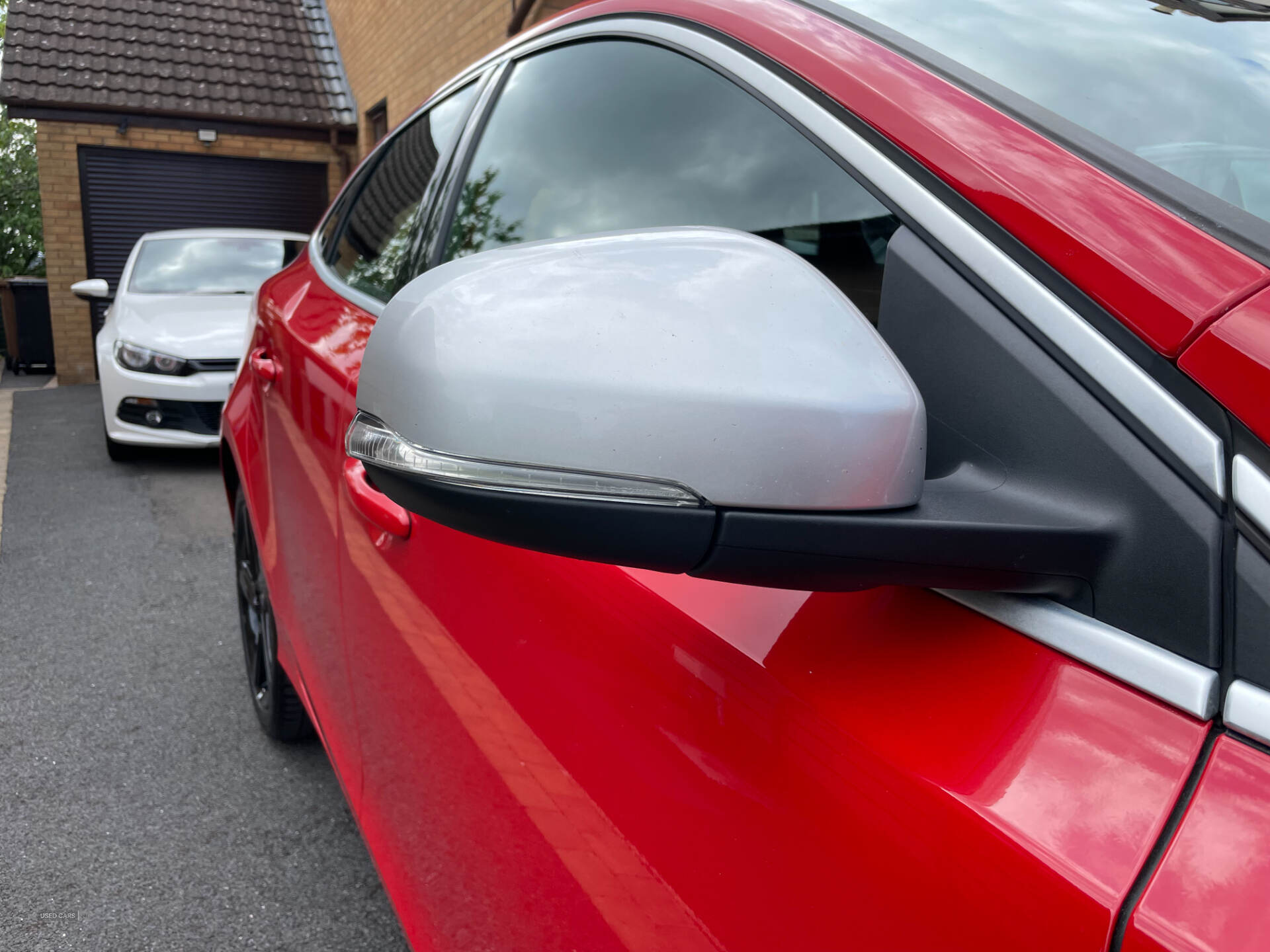 Oct 2015 Volvo V40 D2 [120] R DESIGN 5dr