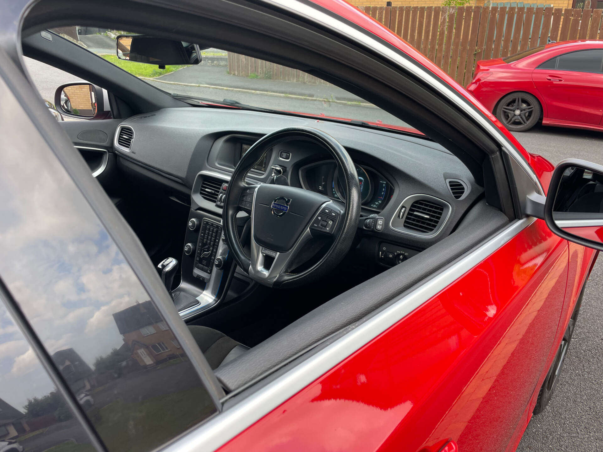 Oct 2015 Volvo V40 D2 [120] R DESIGN 5dr