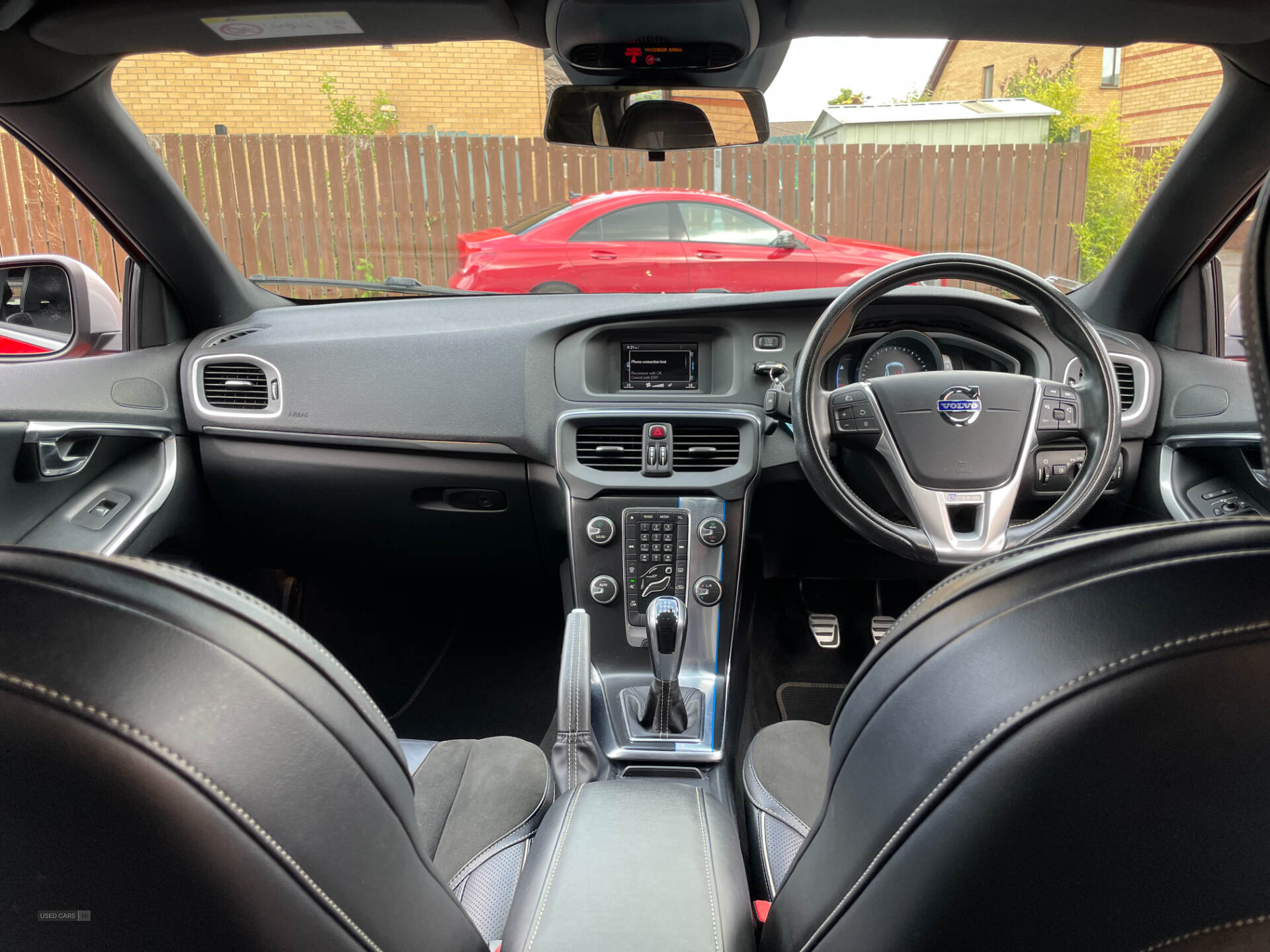 Oct 2015 Volvo V40 D2 [120] R DESIGN 5dr