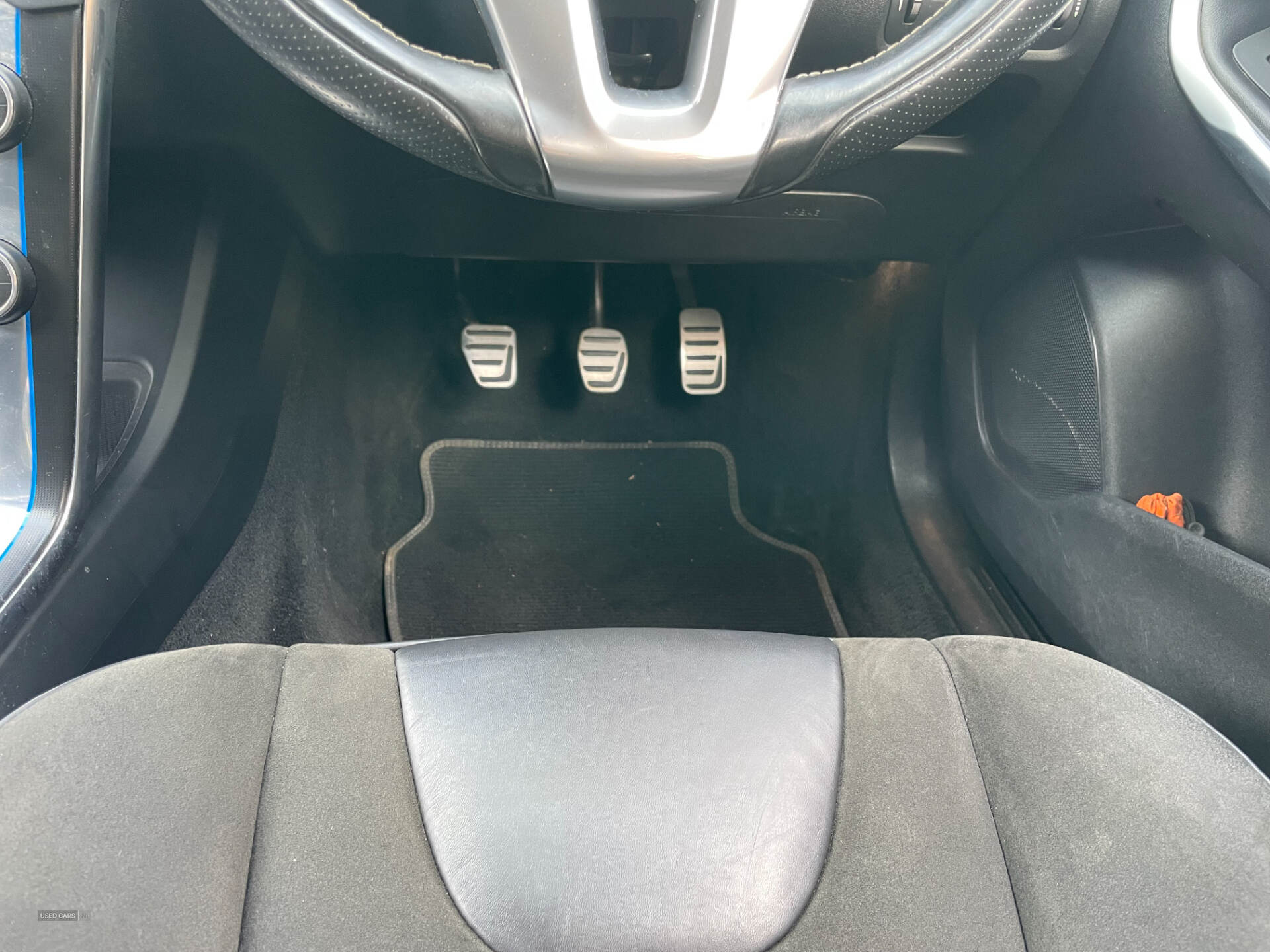Oct 2015 Volvo V40 D2 [120] R DESIGN 5dr