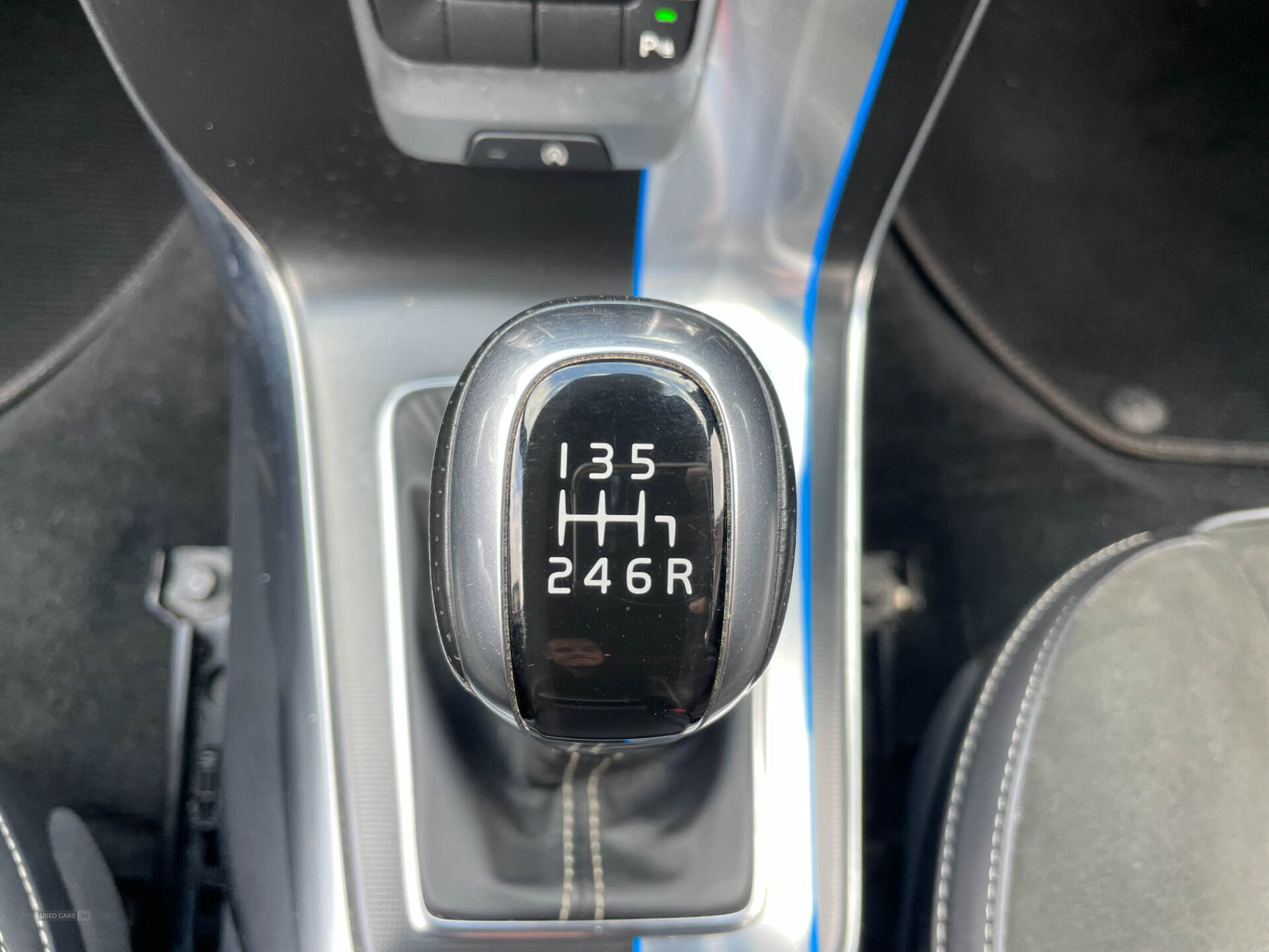 Oct 2015 Volvo V40 D2 [120] R DESIGN 5dr