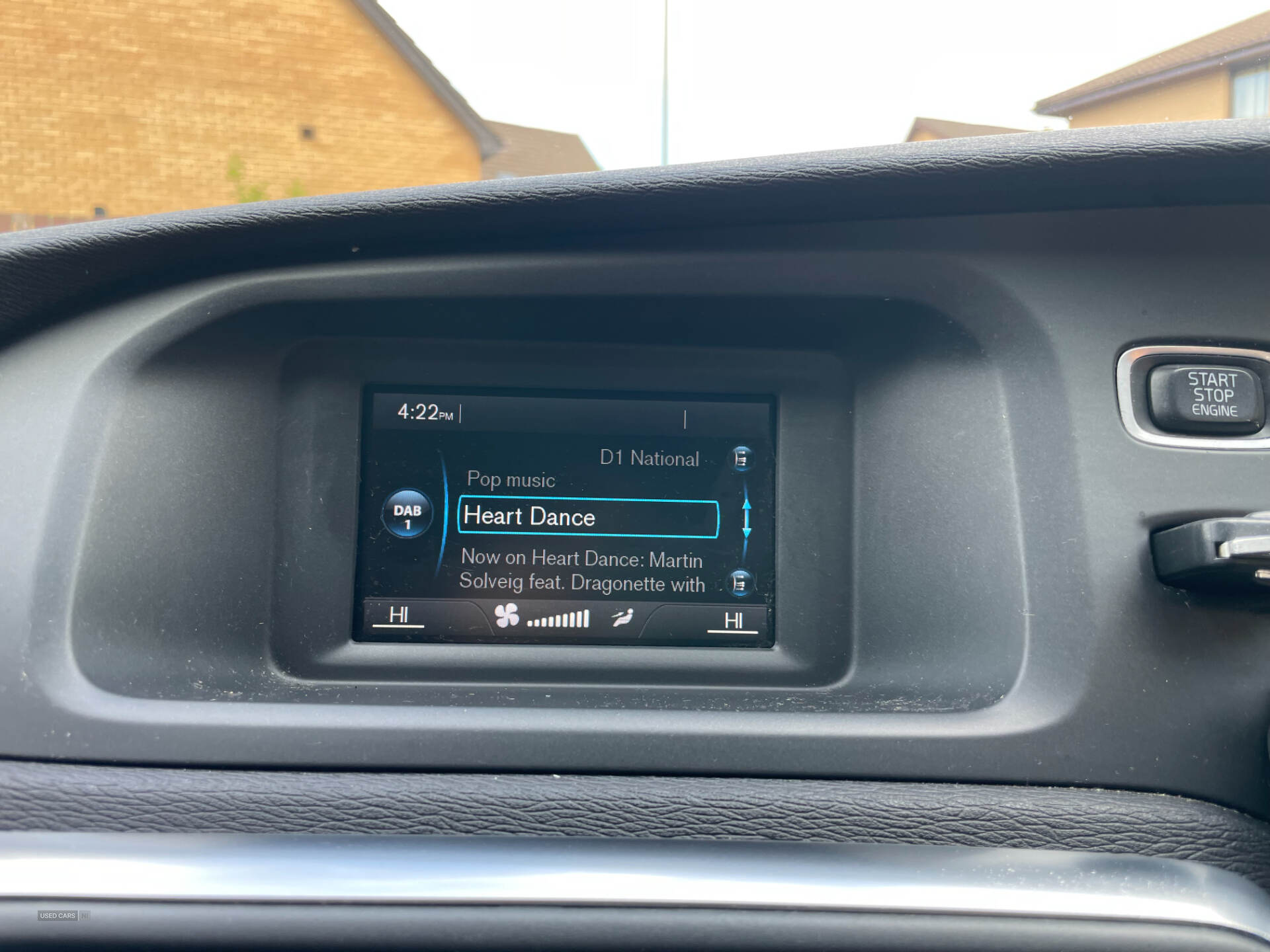 Oct 2015 Volvo V40 D2 [120] R DESIGN 5dr
