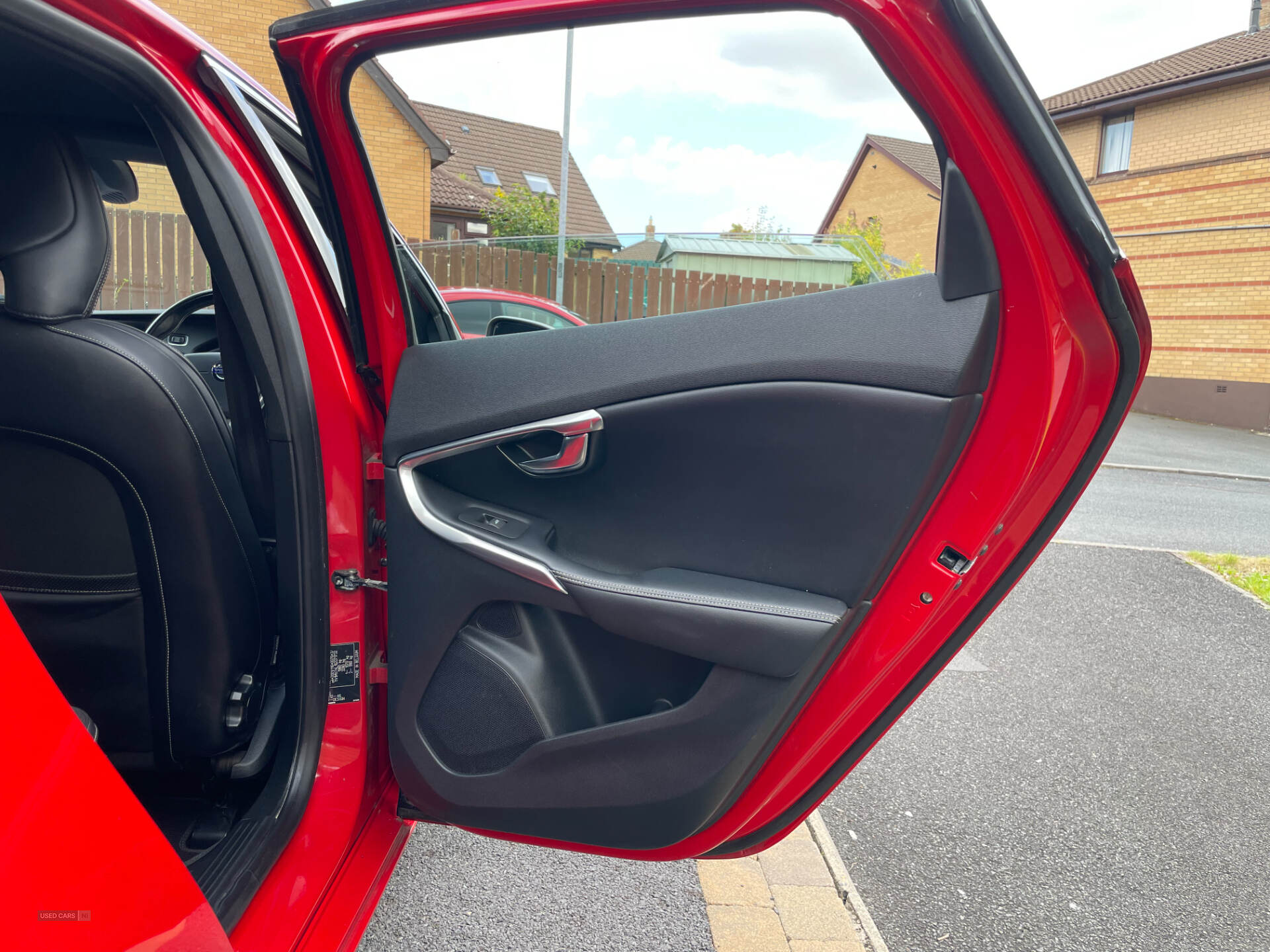 Oct 2015 Volvo V40 D2 [120] R DESIGN 5dr