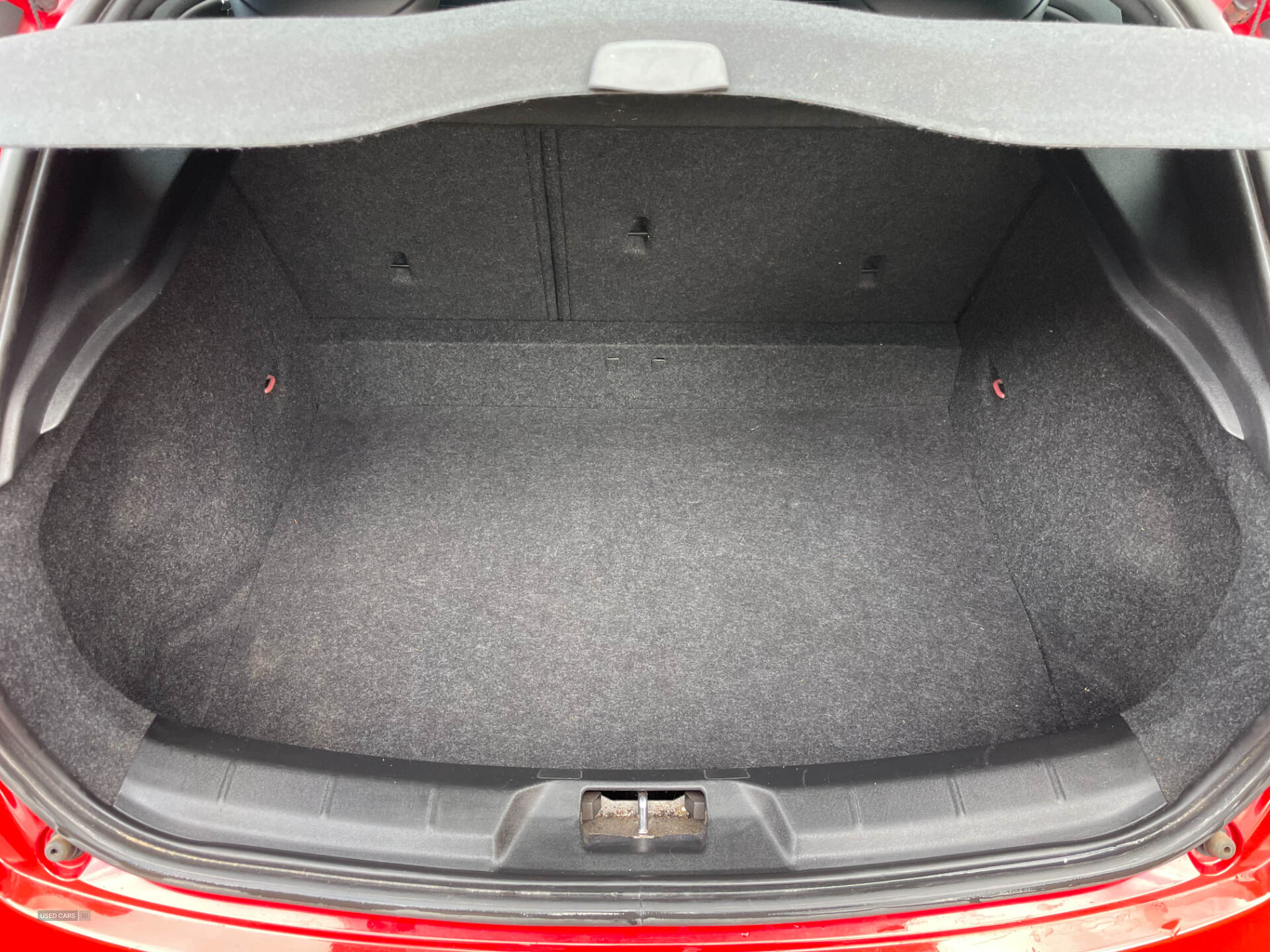 Oct 2015 Volvo V40 D2 [120] R DESIGN 5dr