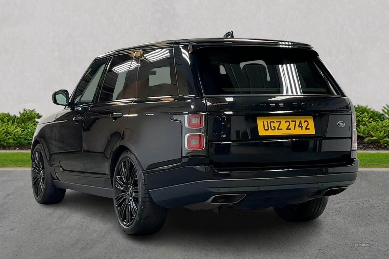 Jun 2021 Land Rover Range Rover 3.0 D300 Westminster Black 4Dr Auto