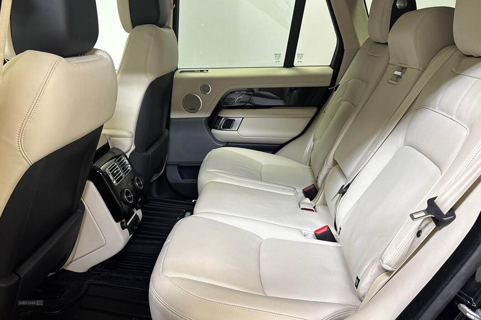 Jun 2021 Land Rover Range Rover 3.0 D300 Westminster Black 4Dr Auto