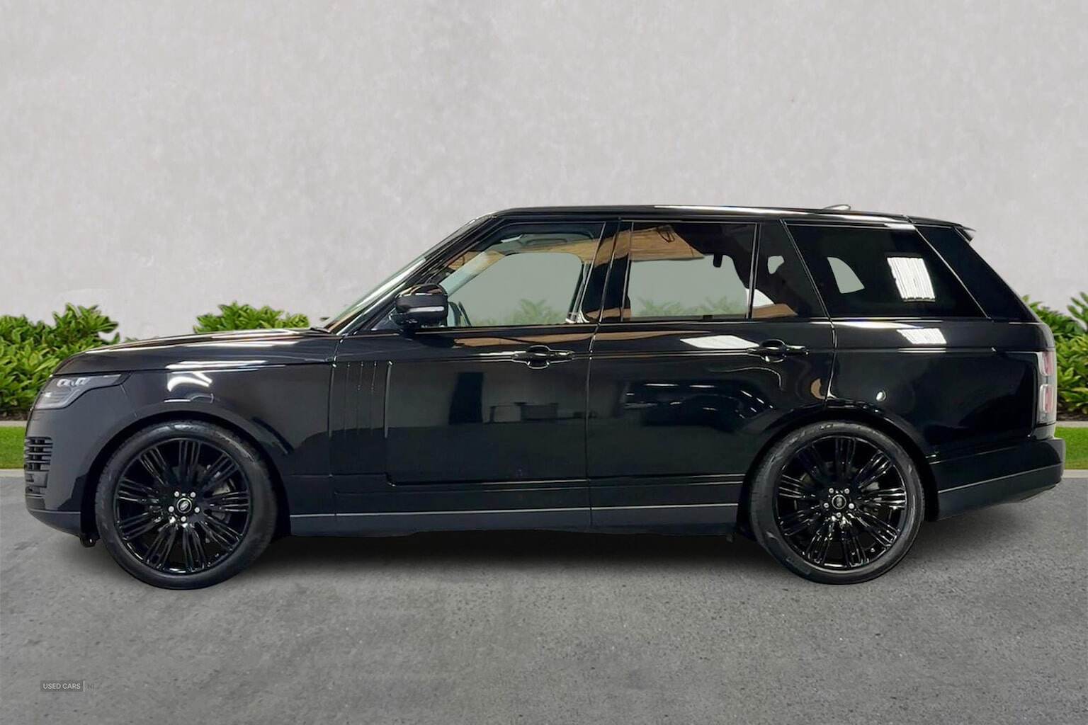 Jun 2021 Land Rover Range Rover 3.0 D300 Westminster Black 4Dr Auto