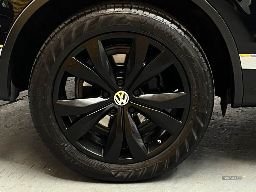 Sep 2016 Volkswagen Touareg 3.0 V6 TDI BlueMotion Tech 262 R-Line 5dr Tip Auto