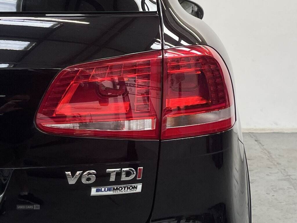 Sep 2016 Volkswagen Touareg 3.0 V6 TDI BlueMotion Tech 262 R-Line 5dr Tip Auto