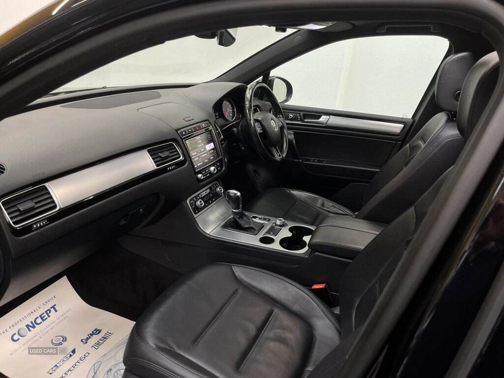 Sep 2016 Volkswagen Touareg 3.0 V6 TDI BlueMotion Tech 262 R-Line 5dr Tip Auto