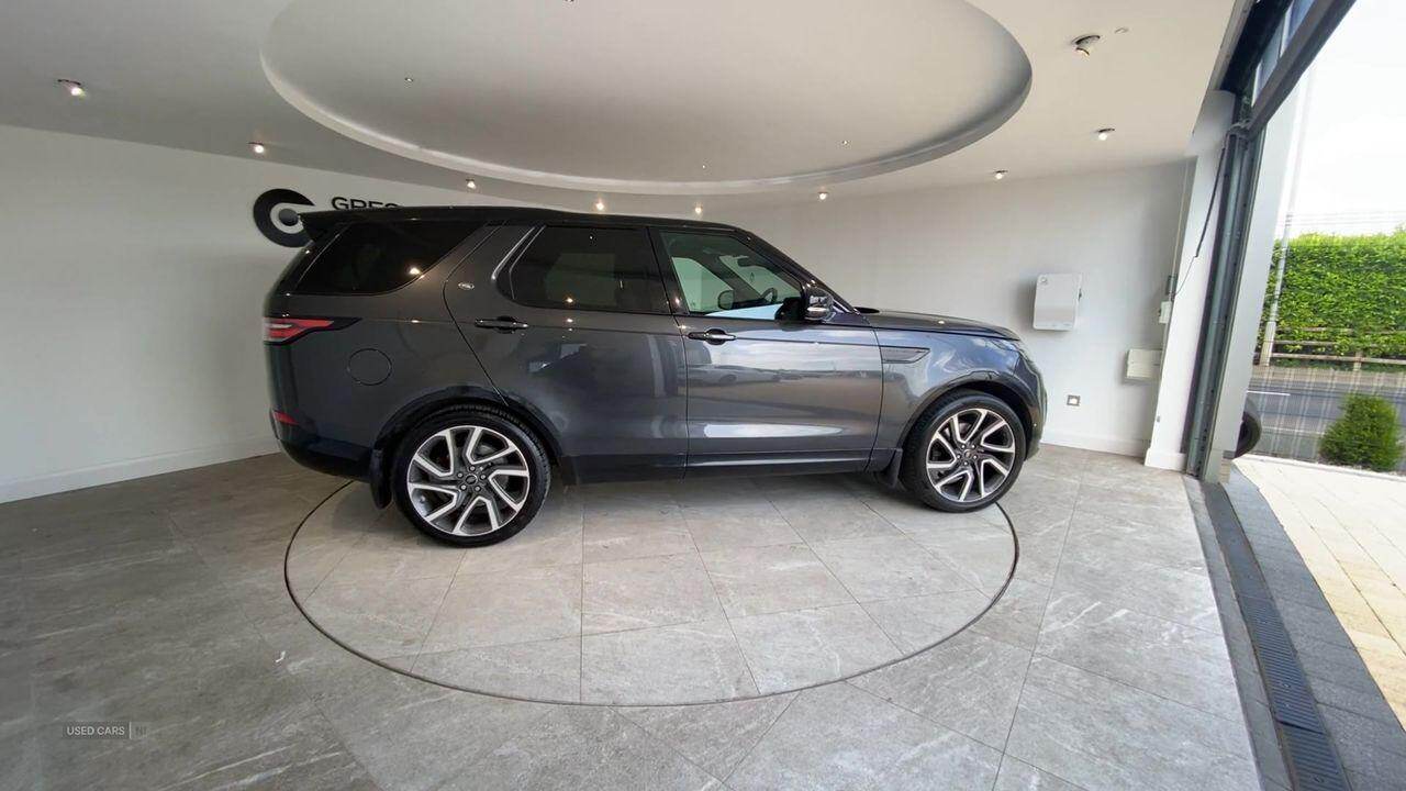 May 2017 Land Rover Discovery 3.0 TD6 HSE 5dr Auto