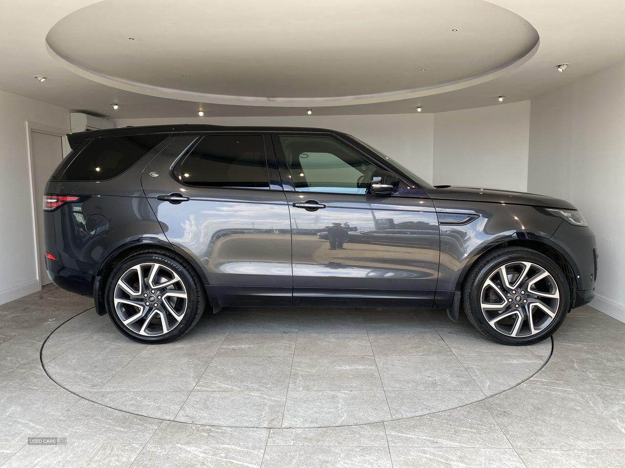 May 2017 Land Rover Discovery 3.0 TD6 HSE 5dr Auto