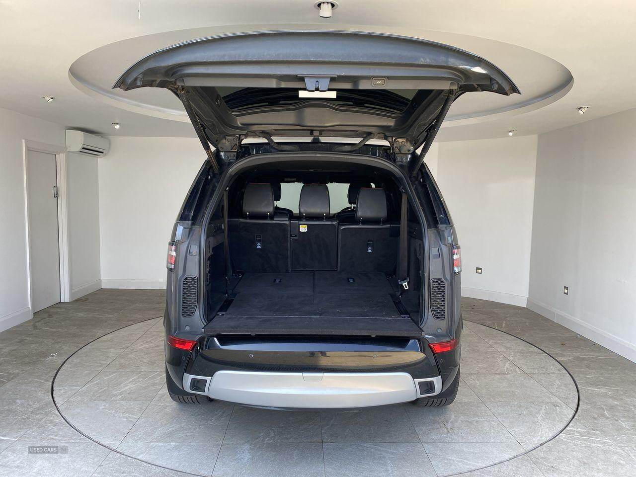 May 2017 Land Rover Discovery 3.0 TD6 HSE 5dr Auto
