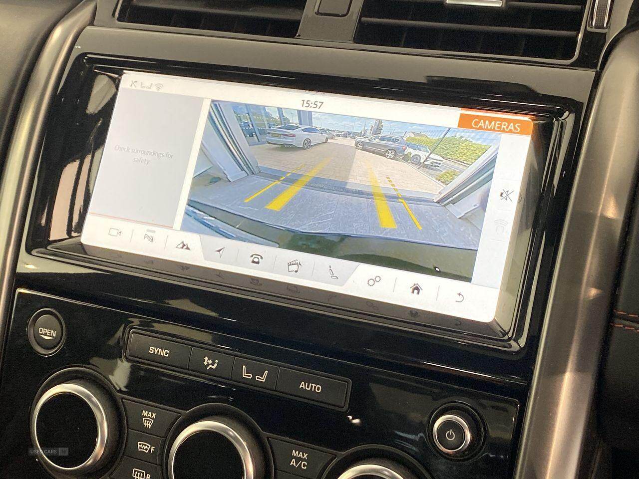 May 2017 Land Rover Discovery 3.0 TD6 HSE 5dr Auto